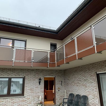 Ferienwohnungjahrsfeld Strassenhaus Buitenkant foto