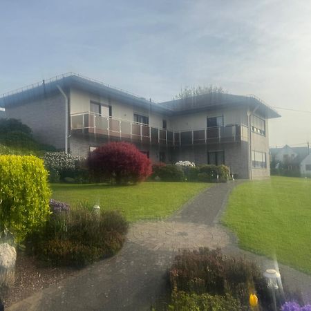 Ferienwohnungjahrsfeld Strassenhaus Buitenkant foto