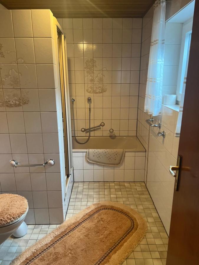 Ferienwohnungjahrsfeld Strassenhaus Buitenkant foto