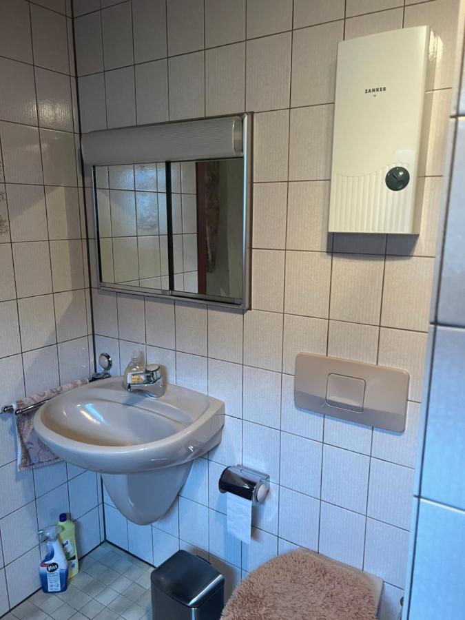 Ferienwohnungjahrsfeld Strassenhaus Buitenkant foto